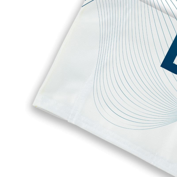 Bandeira com baínha fechada...