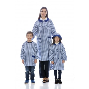 Bata rapaz em xadrez